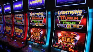 Tampilan antarmuka aplikasi mobile kisetoto dengan menu sportsbook dan live casino